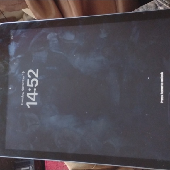 Ipad  5th Generation - Picture 1 of 2